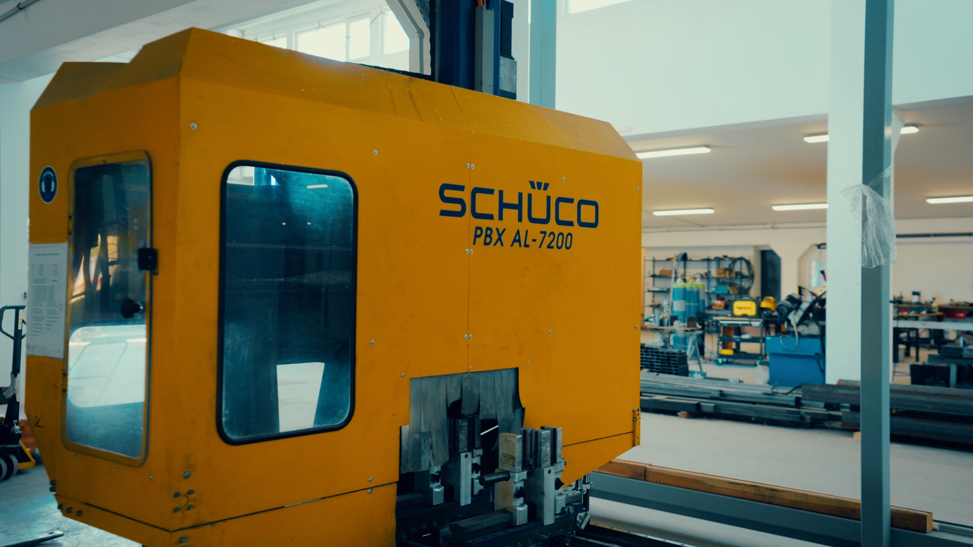 Schüco PBX AL-7200 machining centre in the Greenwall workshop
